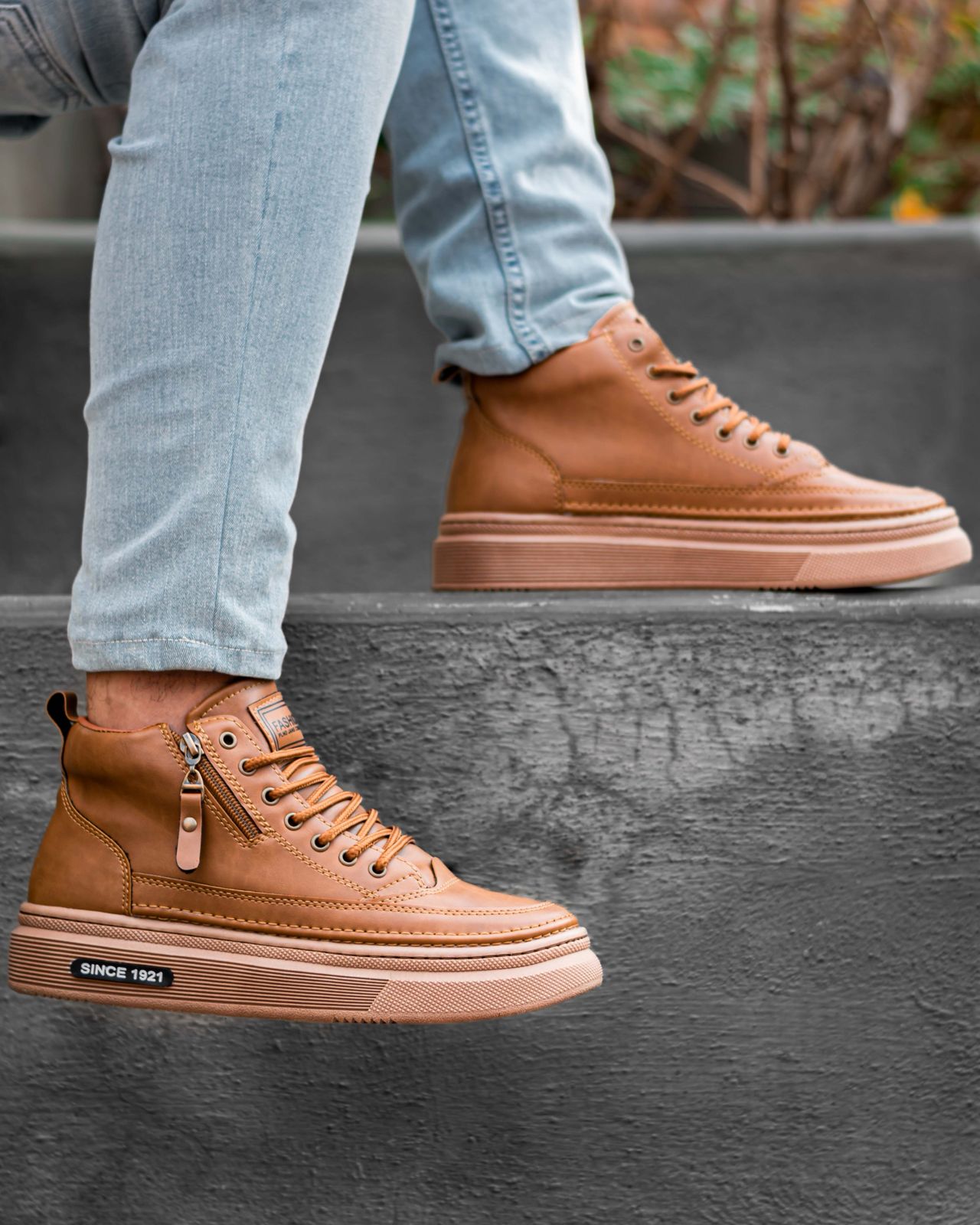 RAVEN: BOTAS TRIPLE COSTURA QUE DOMINAN LA CIUDAD